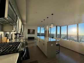 Luxe 2B Penthouse with Gorgeous Views